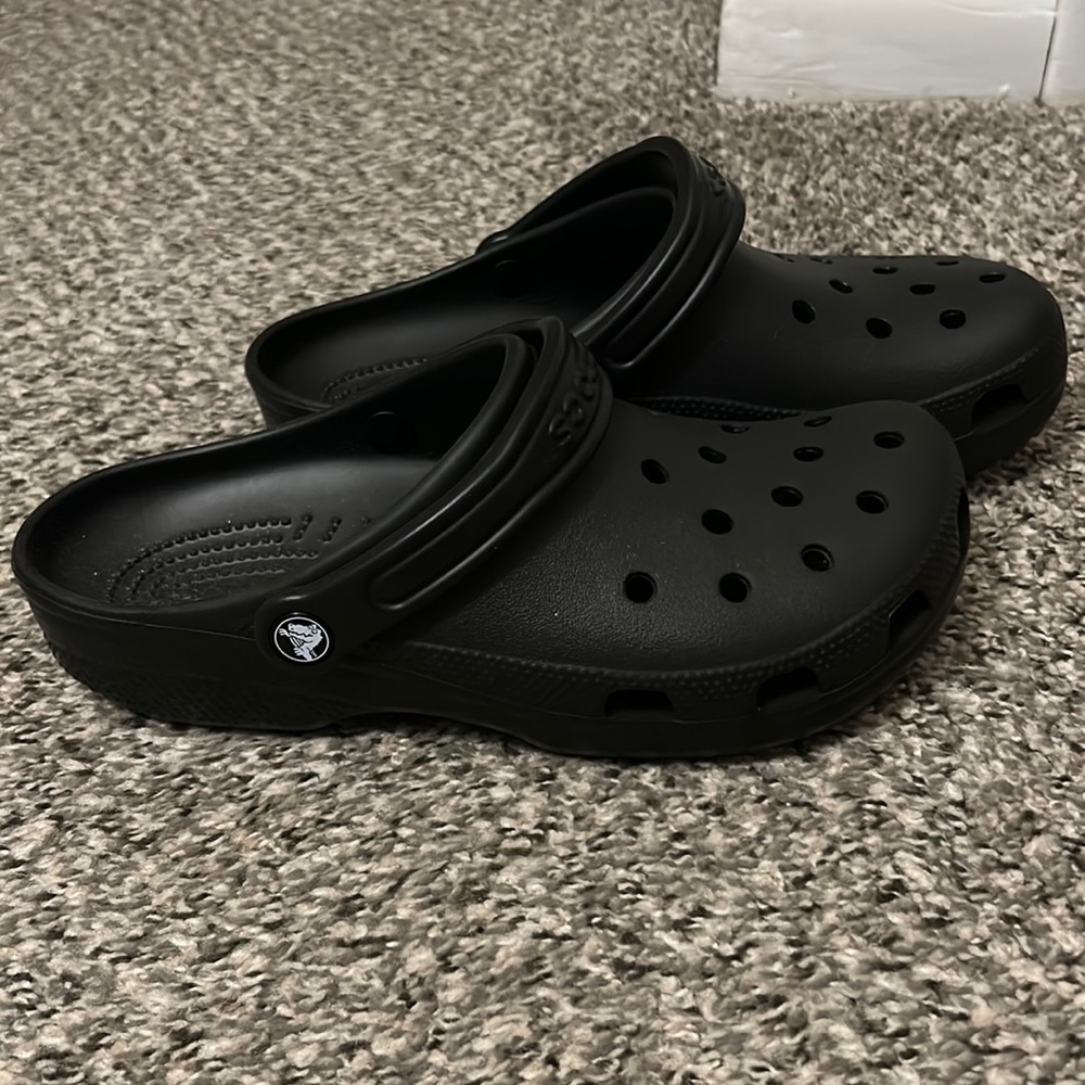 Black crocs classic clog